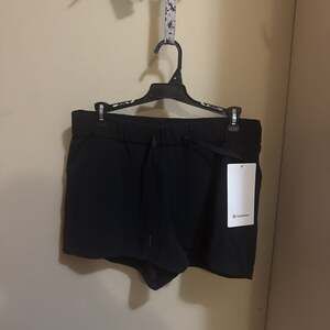 Lululemon On The Fly Short Woven 2.5" Black